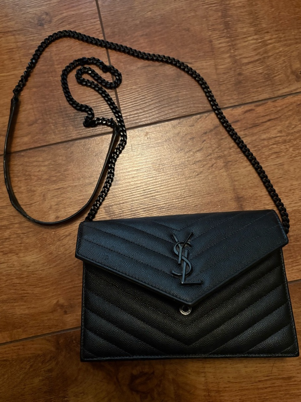 YSL ENVELOPE CHAIN WALLET IN GRAIN DE POUDRE LEATHER - cross-body